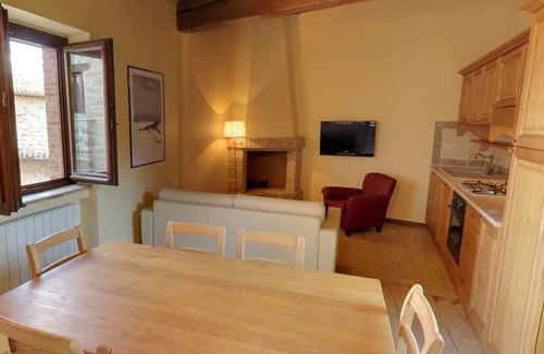 Camerino Apartment | The Bridge House