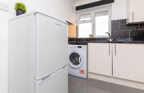 Crawley City Centre Apartment | The Broadwalk Apartment, The Broadwalk- 1BR in the Heart of Crawley