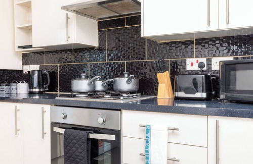 Crawley City Centre Apartment | The Broadwalk Apartment, The Broadwalk- 1BR in the Heart of Crawley