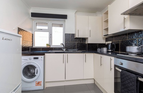 Crawley City Centre Apartment | The Broadwalk Apartment, The Broadwalk- 1BR in the Heart of Crawley