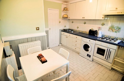 The Westside House | The Brum Home - Garden, BBQ. 2 double bedrooms + Big lounge/Quadruple bedroom