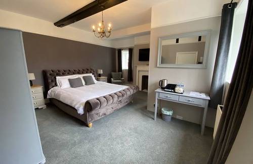 Battle Hotel | The Bull