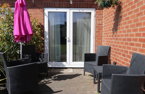 Kexby House | THE BUNGALOW, family friendly, with a garden in Dunnington