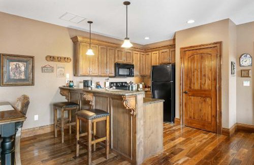 Branson Theater District House | The Bunkhouse at Rock Canyon