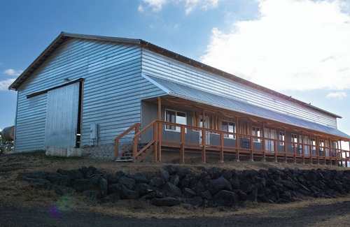 Roseburg Apartment | the Bunkhouse coyote- Private Studio Retreat Room
