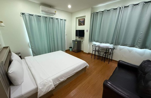Wang Burapha Phirom Hotel | The Burapa Rooms
