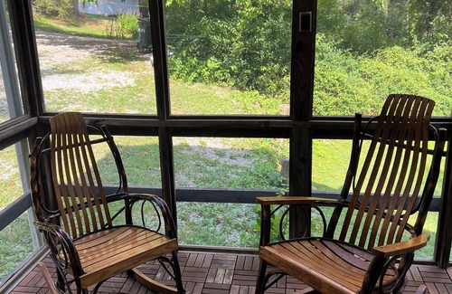 Sharpsburg Cabin | The Burrow at Burr Oak - 3 BR 2 Bath Perfect Getaway Cabin