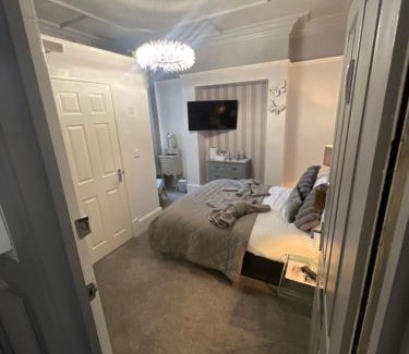 Porthcawl House | The Butterfly Guest House