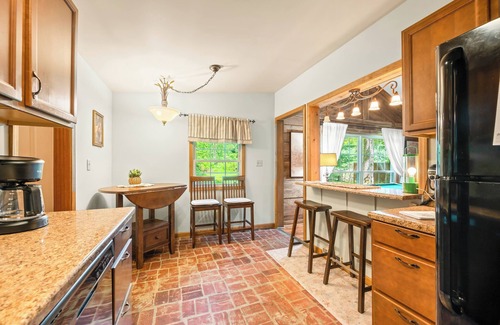 Gnaw Bone Cabin | The Butterstone Cottage - Hot Tub, Bumper Pool, Fire Pit