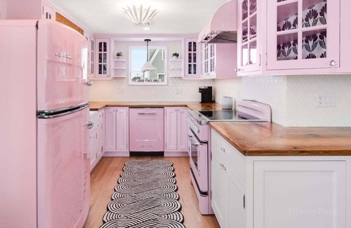 Barnstable County House | The Cabana: 053-D Eclectic Beachfront Retreat on Chapin Beach