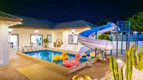 Huai Yai Villa | The Cactus Pool Villa Pattaya