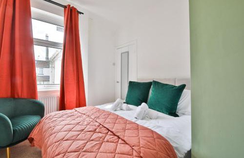 Caerphilly House | The Caerphilly Hideaway – Modern 3-Bed Escape