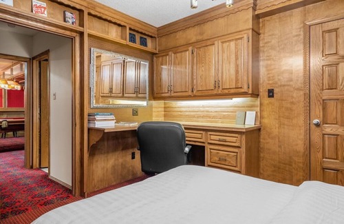 Mount Royal Other | The Calgary Castle - Unique Stay