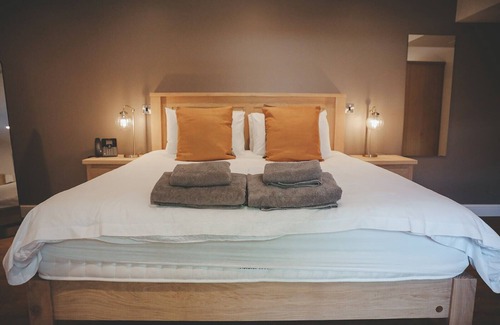 Ambergate Bed & Breakfast | The Canal Inn