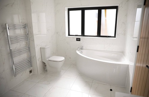 Ambergate Bed & Breakfast | The Canal Inn