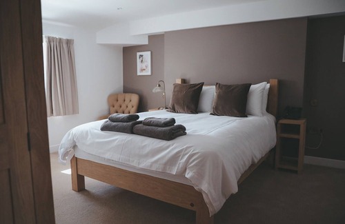 Ambergate Bed & Breakfast | The Canal Inn