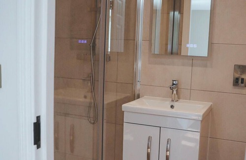 Ambergate Bed & Breakfast | The Canal Inn