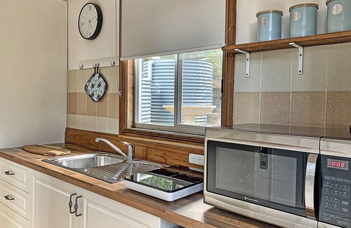 Medlow Bath Cottage | The Canyons Cottage - Overlooking the Blue Mountains National Park