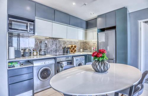 Sandown Apartment | The Capital on the Park-Luxurious 8th Floor Sandton Apartment