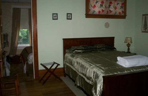 Towanda Bed & Breakfast | The Carl at Victorian Charm Inn