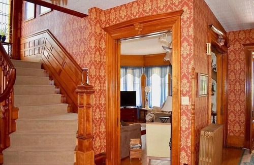 Towanda Bed & Breakfast | The Carl at Victorian Charm Inn