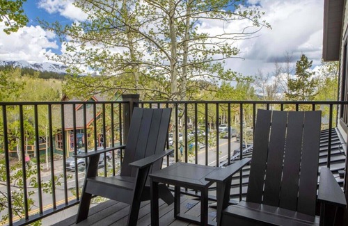 Historic District Condo | The Carlin Lomax | Balcony views, family-friendly