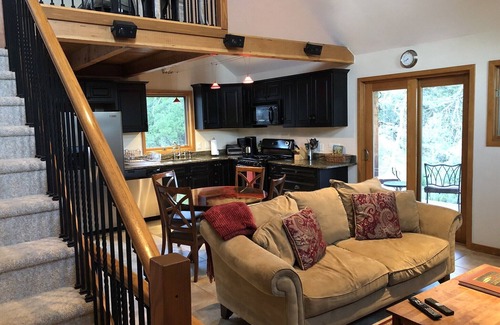 Cerise Ranch House | THE CARRIAGE HOUSE-Daily, weekly and monthly rentals.