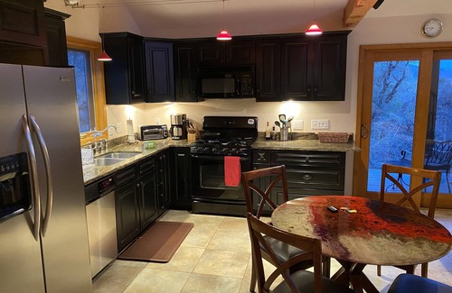 Cerise Ranch House | THE CARRIAGE HOUSE-Daily, weekly and monthly rentals.