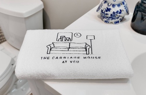 Monroe Ward House | The Carriage House Downstairs Garden Cottage- Downtown Richmond/VCU