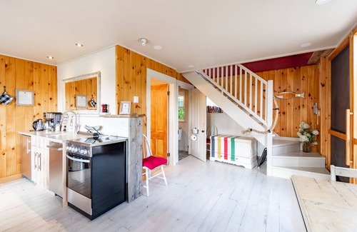 Selkirk Cabin | The Carriage House - your unique private getaway