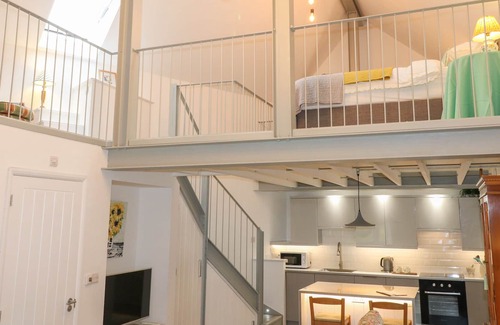 Melton Mowbray House | THE CART HOUSE, pet friendly in Melton Mowbray