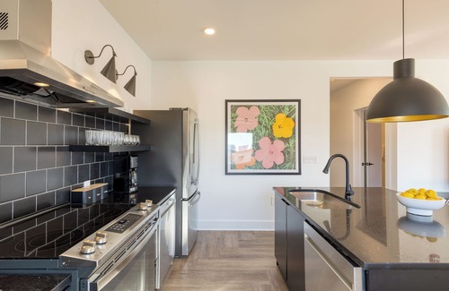 Historic Edgefield House | The Carter by AvantStay | 4th Floor, Sleeps 48