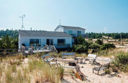 Northport House | The Cathead Bay Sandcastle. Direct Beach Access.