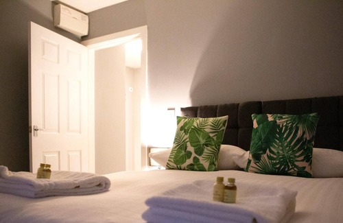 Birkenhead Apartment | The Cavern Apartment @ Liver House
