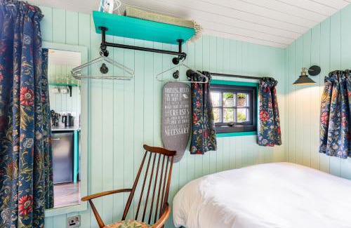 Redruth Ski Chalet | The Cedars