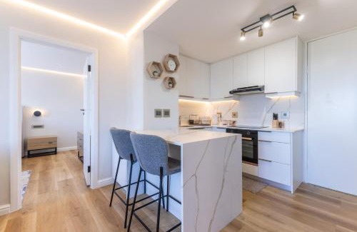 Three Anchor Bay Apartment | The Centurion 606