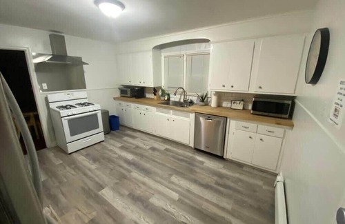 Brooklawn - St. Vincent Apartment | The Charles Home 4 King Beds 2bath 2kitchn 2Living