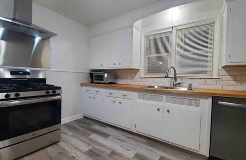 Brooklawn - St. Vincent Apartment | The Charles Home 4 King Beds 2bath 2kitchn 2Living