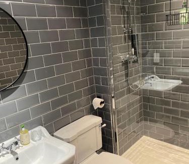 Froggatt Hotel | The Chequers Inn