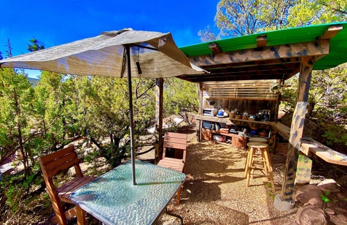 Zuzax Villa | The Chi-Treehouse.Very Civilized Glamping at Sunny Mellow Eco Villa!