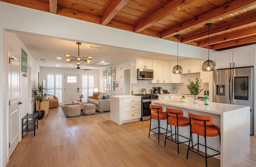 Bay Ho House | The Citrus Oasis