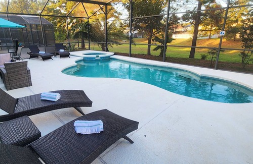 Windwood Bay House | The Citrus Splash | Family-Friendly Retreat Near Disney & Universal w/Pool, Spa & Game Room