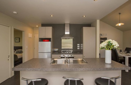 Martinborough Hotel | The Claremont Motels & Apartments