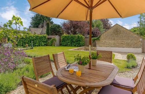 Stroud House | The Clock House