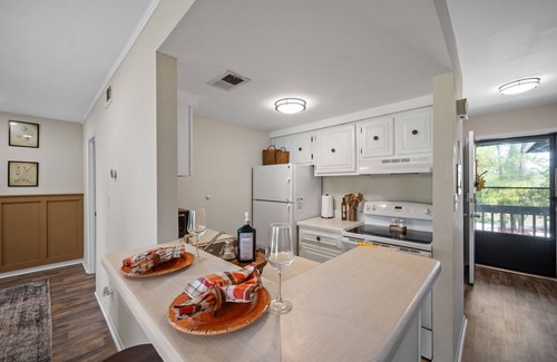 Daphne Condo | The Club House, 1-bedroom condo with WiFi, on the 18th hole in welcoming Daphne