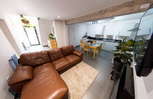 Pembroke Dock Cottage | THE COACH HOUSE, family friendly in Pembroke Dock