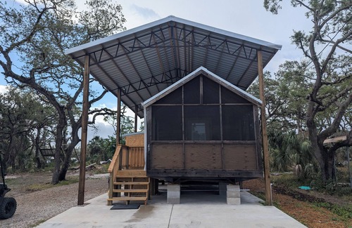 Horseshoe Beach Cabin | The coastal cabin ready for your family, friends, and your furry family members.