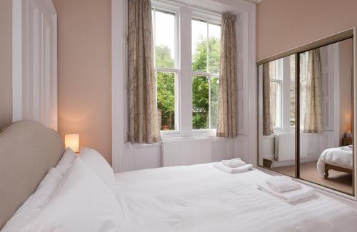 Haymarket Apartment | The Coates Gardens Residence