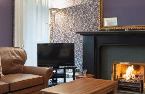 Haymarket Apartment | The Coates Gardens Residence