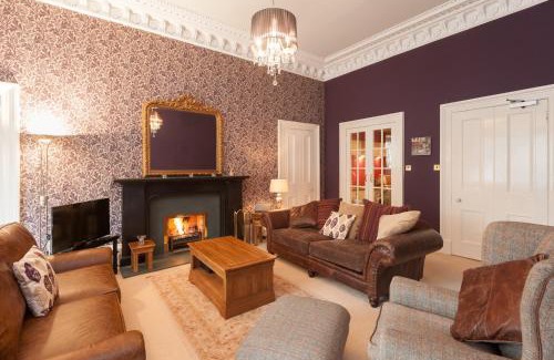Haymarket Apartment | The Coates Gardens Residence